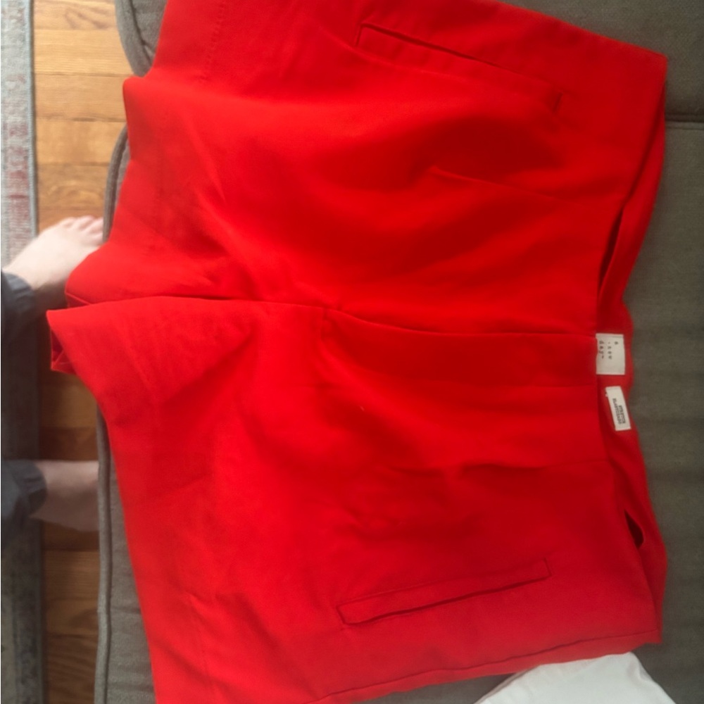 A New Day, Bright Red Women's Shorts, with pockets! Super flattering great deal!